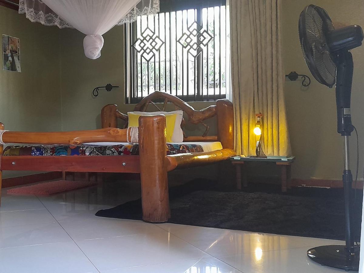 Aivilo Home Энтеббе Экстерьер фото